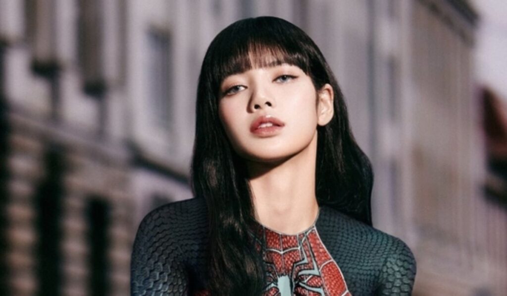 BLACKPINK's Lisa ACCUSED of SHAMEFUL COPY! Did She STEAL from Travis Scott's Video? Fans OUTRAGED!