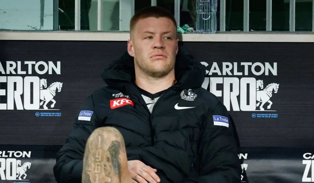 Collingwood star Jordan De Goey was subbed out of the game in the third term with a suspected high grade hamstring strain.