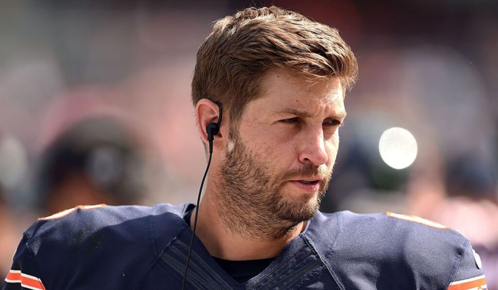 Former NFL quarterback Jay Cutler arrested on DUI and weapon charges.